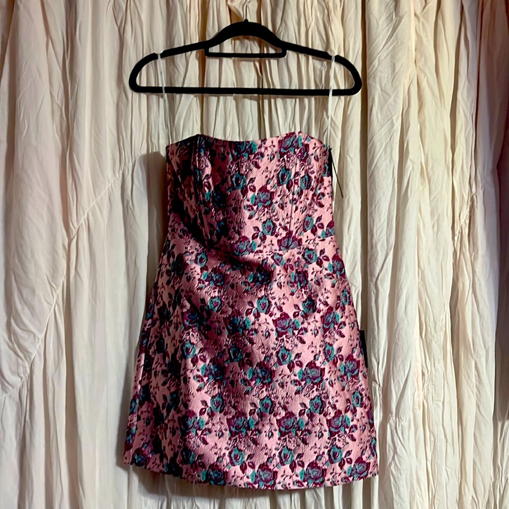 NWT Lulus strapless embroidered mini dress